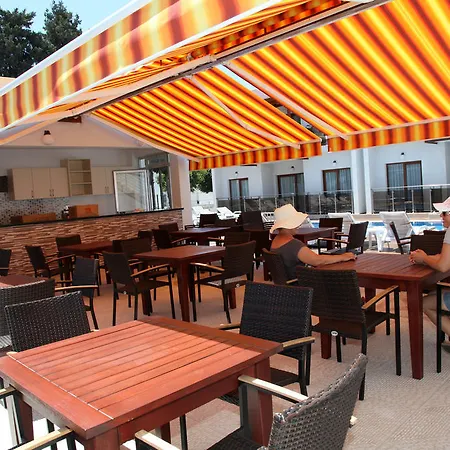 Ξενοδοχείο με διαμερίσματα Siesta Garden Turgutreis